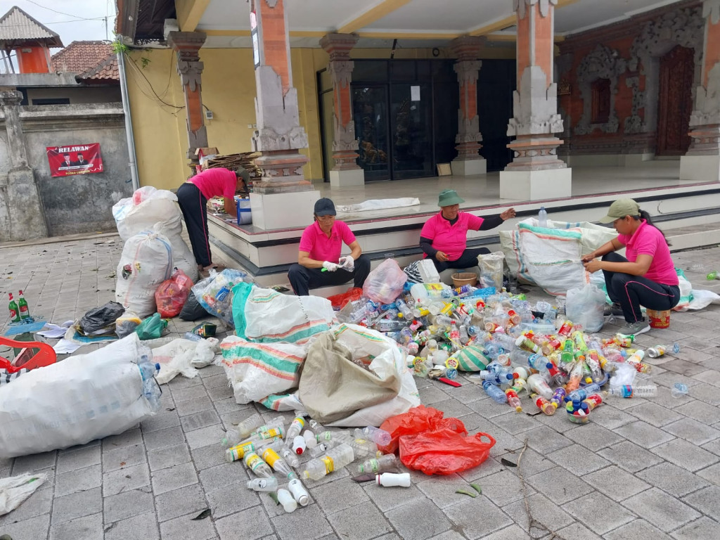 Kegiatan Bank Sampah di Desa Baha pada Bulan Januari 2024